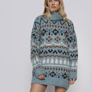Cozy Blue Patterned Turtleneck Sweater